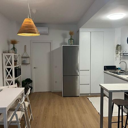 Apartamento Turistico Damajuana Parking Free Espartinas Eksteriør billede