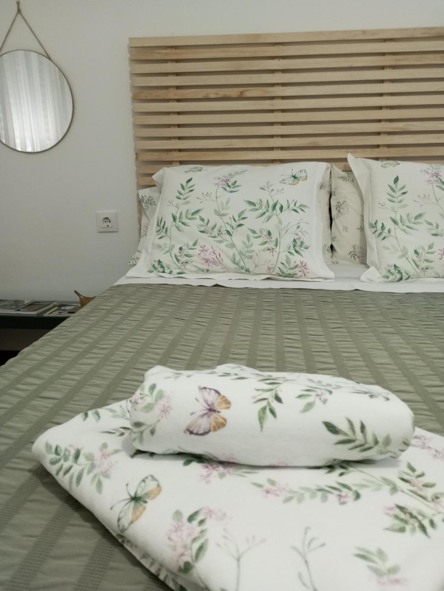 Apartamento Turistico Damajuana Parking Free Espartinas Eksteriør billede